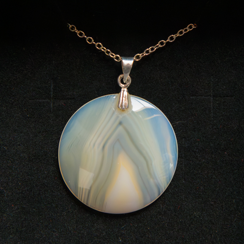 Polished agate pendant, cut and finished by hand